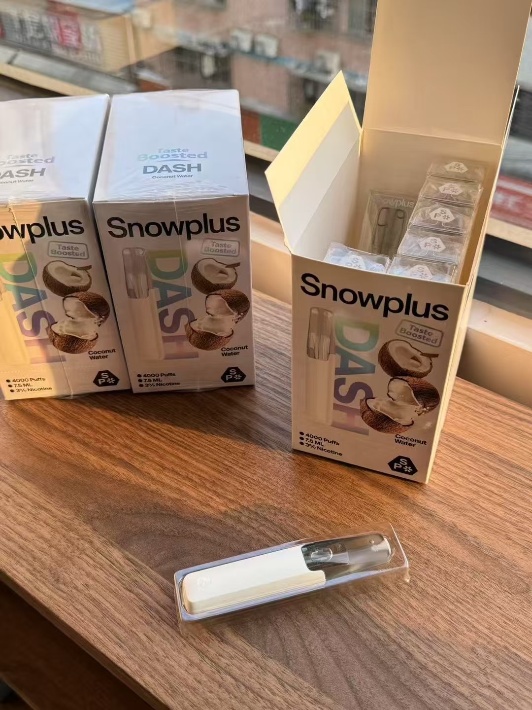 Snowplus雪加鸭嘴兽椰子水口味深度测评：天然椰香与科技雾化的完美融合？