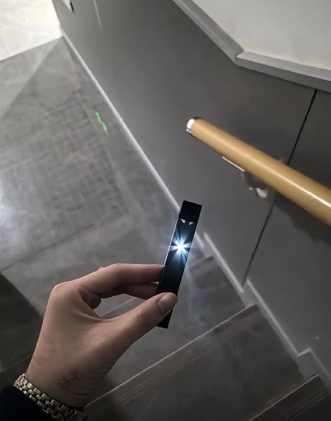 JUUL (9).png