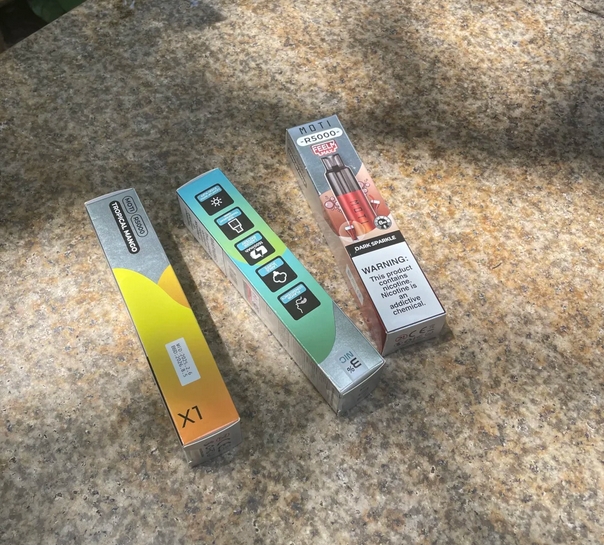一口入魂还是秒劝退？MOTI魔笛芒果味烟弹深度实测：青芒皮的“涩”与“甜”全解析！