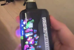 韩国Bubblemon炫彩一次性电子烟在国内外潮流圈引起热议，主打年轻成年人市场的产品以鲜明配色和便携设计吸引眼球