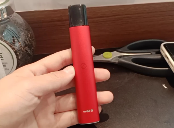 vvild小野外星人一次性电子烟 全面评测报道：潮流造型加持下的便携新选择，引发成年用户关注