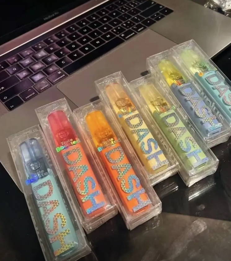 告别频繁换弹！雪加鸭嘴兽Dash深度实测：4000口续航+Type-C快充，一次性电子烟还能这么玩？