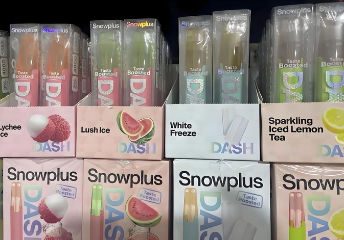 雪加鸭嘴兽一次性雾化设备 产品介绍：4000口续航·TRUEFEEL陶瓷芯·Type-C快充合规